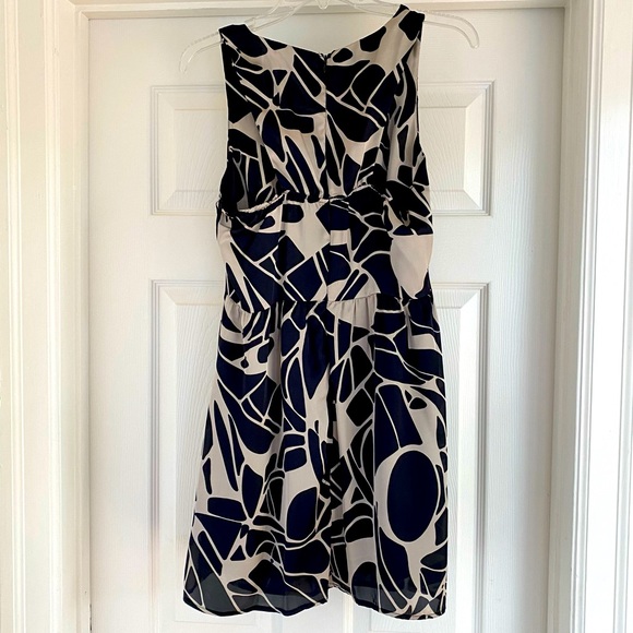 Satin cream and black sleeveless dress - Picture 3 of 3